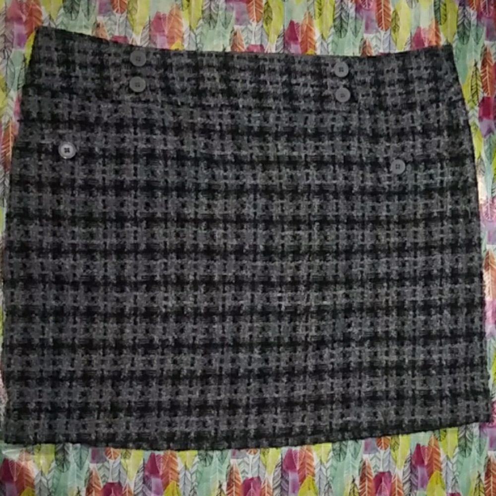 Ann Taylor Loft black and grey plaid tweed skirt